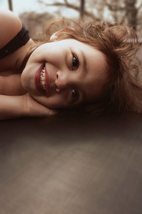 婴儿 明亮的 女孩 幸福 快乐的 孩子 小的 中性色调