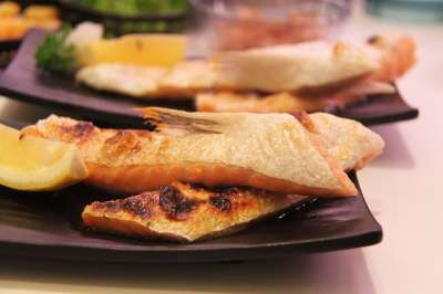 平底锅煎的 三文鱼 三文鱼肚 美味的 好吃 油炸 日本食品 柠檬