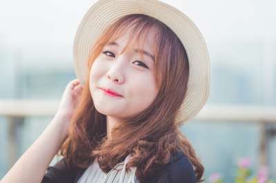 长寿 越南人 年轻女子 肖像画 帽子 晴天 微笑 面对面