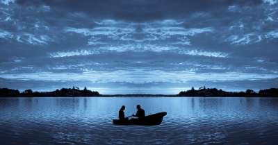 船 海 海浪 一起 湖 月光 水 美丽的 天空 云 蓝色的