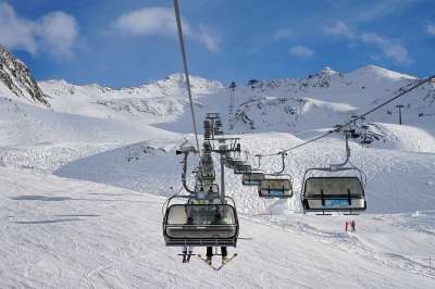 雪 冬季 山 寒冷的 体育 山峰 高山 季节 自然 滑雪胜地