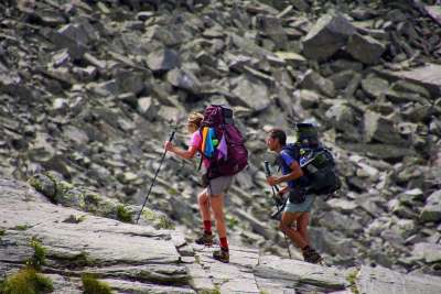疲劳 汗 承诺 攀登 径 阿尔卑斯山 登山 高山 夫妇 山
