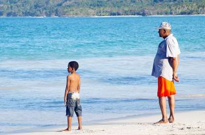 海滩 人民 海 蓝色的 孩子们看海 男子看着大海