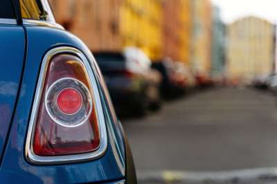 尾灯 车 车辆 后部 车灯 光 汽车 城市的 街道 特写