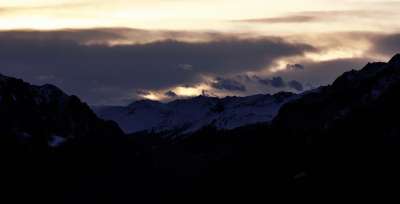 山 山景观 山峰 雪山山脉 雪 天堂 云 日出 照明心情 自然