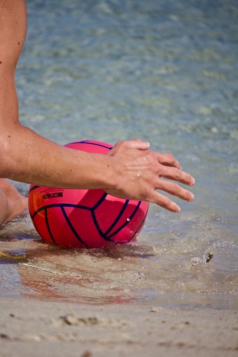 海滩 沙滩排球 海 水 游戏 户外活动 体育 手 手臂 球