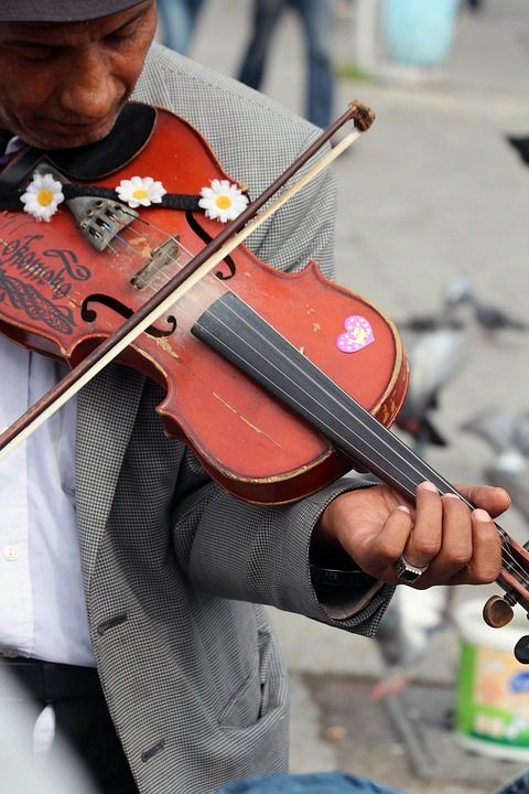 小提琴 老年人 音乐家 亚利桑那州 到Quartzit 男人 墙