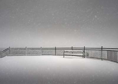 抽象的 银行 最小的 雪 冬天 栅栏 黑和白 灰色的 寒冷的