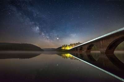 夜晚 湖 水 天堂 景观 自然 星星 星空 幻想 蓝色的