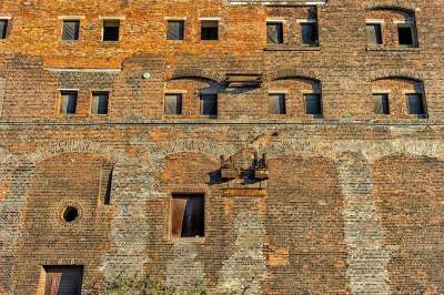 墙 高的 石头 建造 建筑学 工厂 红色的 历史的 正面