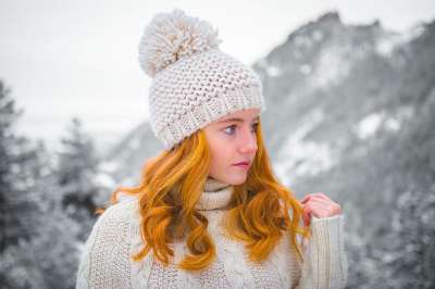 人们 女士 寒冷的 天气 夹克 引擎盖 雪 冬天 美丽