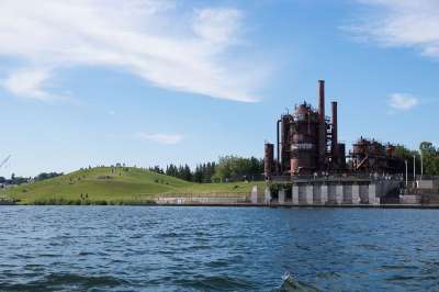 海洋 西雅图 草 老建筑 天空 云 公园 水 船 烟囱 工厂