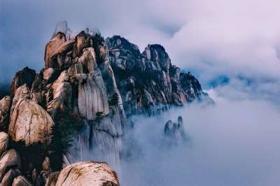 韩国 山 天空 云 多雾路段 峰 景观 偏僻的 目睹 户外