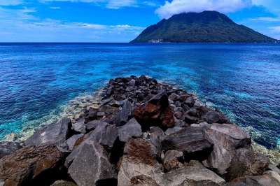 岩石 巨石 海 海洋 岛 防波堤 火山 火山岛 珊瑚岩