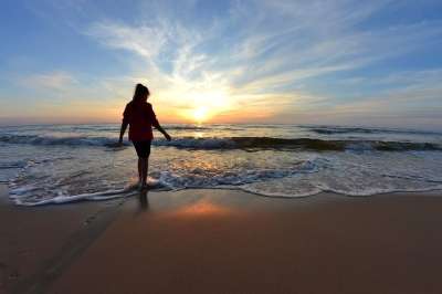 日落 印象 假期的回忆 女孩和海 海洋 海浪 海滩 性质 水