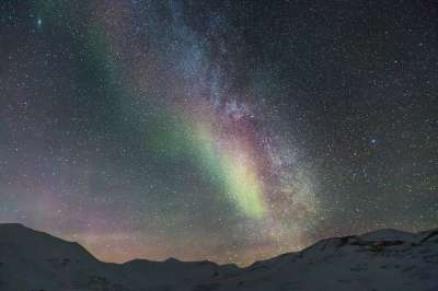 星系 北极光 极光 北极 雪 朗伊尔城 发光现象 神奇的夜晚