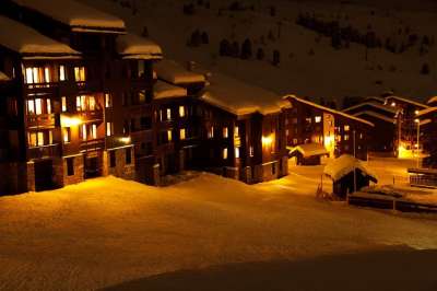 阿尔卑斯山 橙色的 法国 房子 景观 灯 山 夜晚 采取