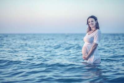 怀孕 海 孕 女士 母亲 海滩 产妇 生活 夏天 自然 婴儿