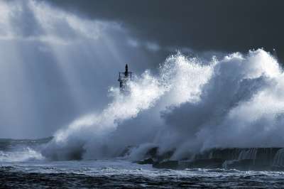 风暴 海洋 波浪 暴风云 海 灯塔 飓风 支撑 码头 自然
