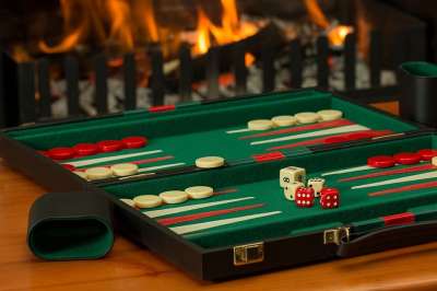 双陆棋 棋盘游戏 炉边 竞赛 挑战 骰子 闲暇 播放 玩耍