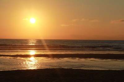 海 太阳 海滩 日落 傍晚的天空 太阳和大海