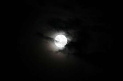月亮 夜晚 月光 情绪 背景 户外的 空间 云 夏天 夜空