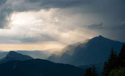 山 阳光 阿尔卑斯山 自然 景观 云 风景 山 云 风景