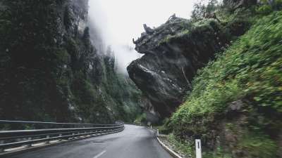 山 路 多雾路段 沥青 景观 岩石 户外 旅行 阴霾 蒙蒙