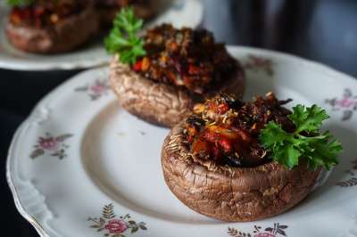 蘑菇 烤箱 烤的 素食主义者 填充 烤箱烤 食物 美味的 烹饪
