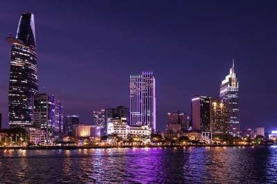胡志明市 西贡 越南 城市 夜晚 港口 水 反射 建筑学 黑暗