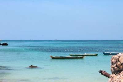 海滩 船 地平线 海 海洋 水 天空 蓝色的大海 蓝色的海洋
