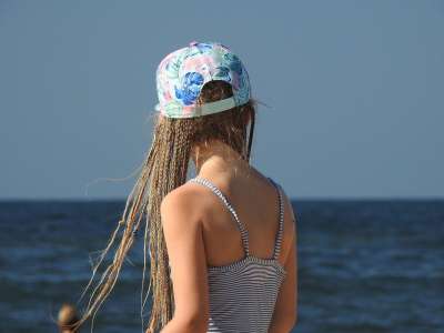 儿童 海 海滩 小女孩 水 夏天 天空 假日 人民 孩子们