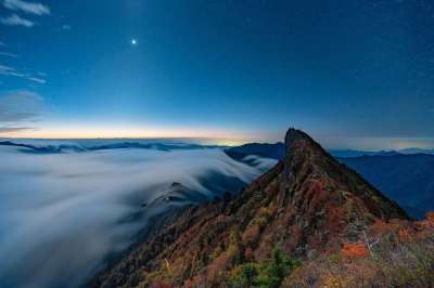 山 日出前 云 星空 秋季树叶 地平线 太平洋 石Zu山 秋季