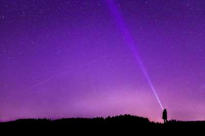 夜拍 星空 夜空 星星 夜晚 天堂 人的 男人 人 手电筒