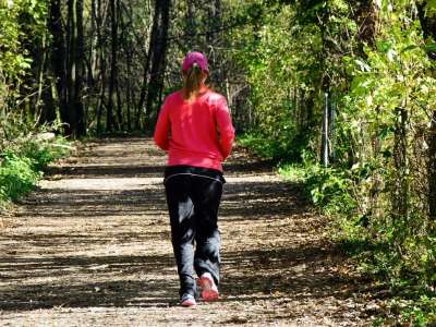 慢跑者 闲暇时间 娱乐 慢跑 跑步 女士 女孩 自然 小路
