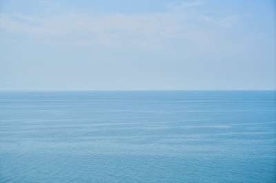 海 蓝色的 天空 看法 海岸 自然 夏天 海滩 和平 背景