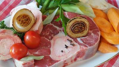 牛肉 肉 汤 清汤 牛肉汤 骨 骨髓 肉汤 萝卜 韭葱 洋葱