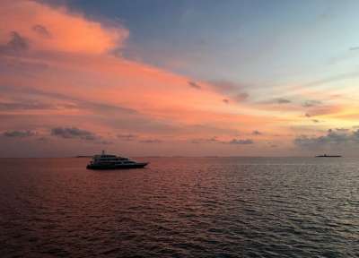 夕阳 大海 白云