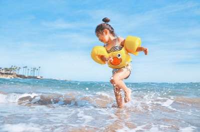 海滩 孩子 享受 乐趣 喜悦 闲暇 海洋 户外 娱乐 沙 海