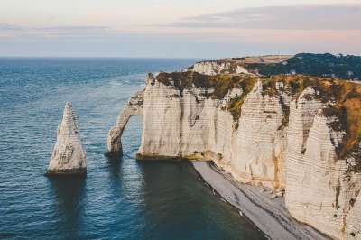 大自然壁纸 自然壁纸 高清壁纸 海 海滩 山 岩石 海洋 背景