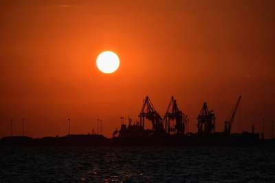 日落 港口 起重机 轮廓 天空 太阳 阳光 海 黄昏 晚上