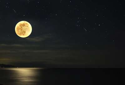 月亮 夜晚 星星 海 黑暗的 景观 天空 月球 反射 满月