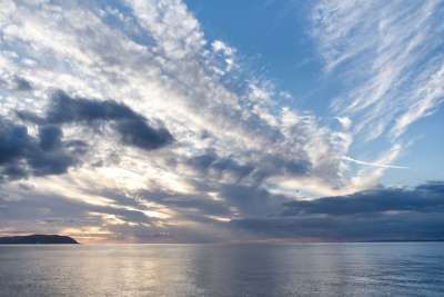 日落 戏剧性的天空 夕阳反射 云 黄昏 海 日落大海 天空背景