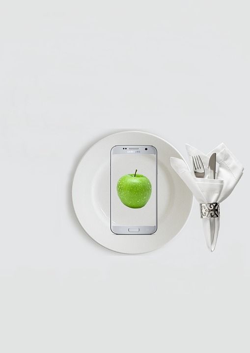 饮食 良好的意图 刀具 苹果 刀 叉 覆盖 餐巾 智能手机