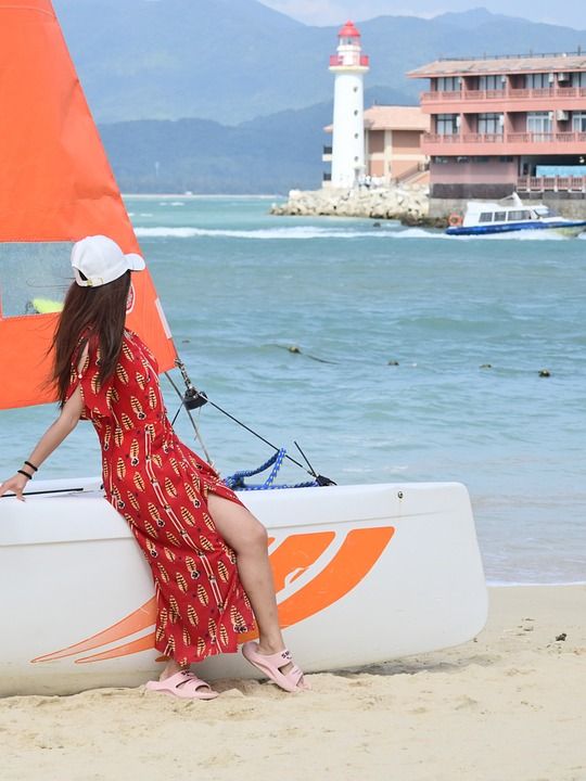 大海 三亚 沙滩 灯塔 女士