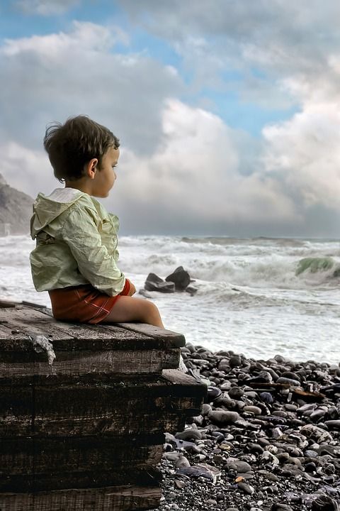 儿童 户外活动 海 海滩 人 波浪 假期 波涛汹涌的大海 着迷
