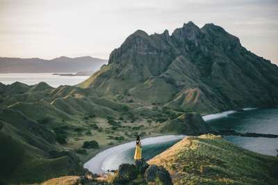 人们 女孩 独自的 小山 高地 山 景观 看法 自然 海