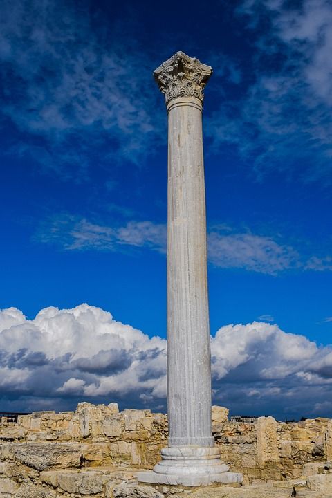 塞浦路斯 Kourion 古老的 地点 柱子 科林斯柱式 天空 云
