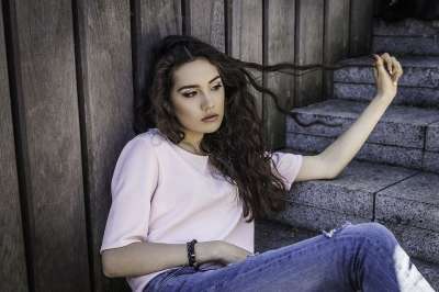 头发 女士 时尚 年轻 模型 肖像 女孩 女人的头发 女性