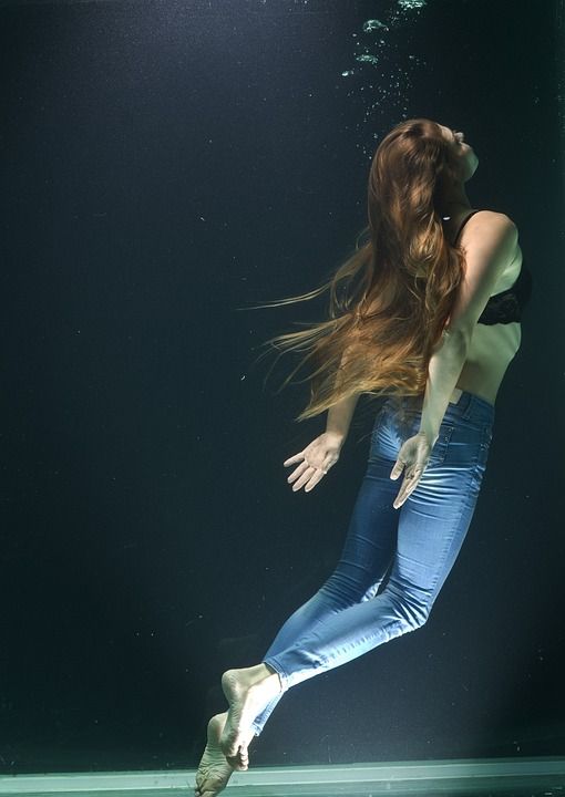 模型 女子 那 小说 呼吸 居住 生活 深的 自由 潜水